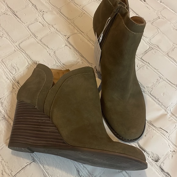 NWT Lucky Brand US 8 1/2 Green Suede YIMINA Ankle Boots Zip Up Booties - Picture 3 of 6